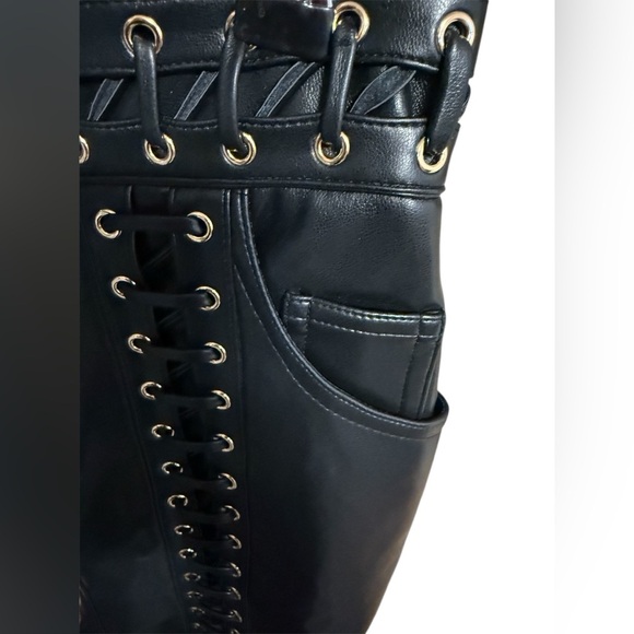 Black Sexy Faux Leather Skirt - Picture 4 of 5